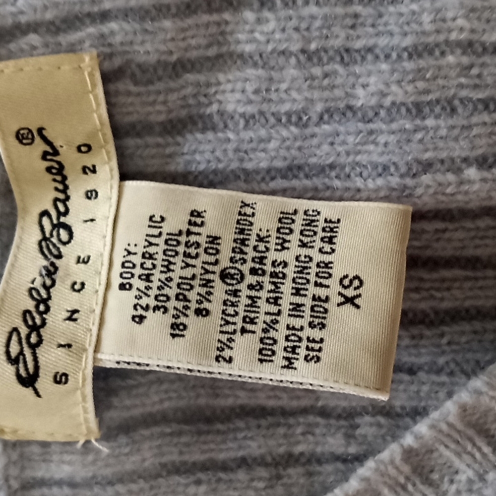 2 Sweaters - image 6